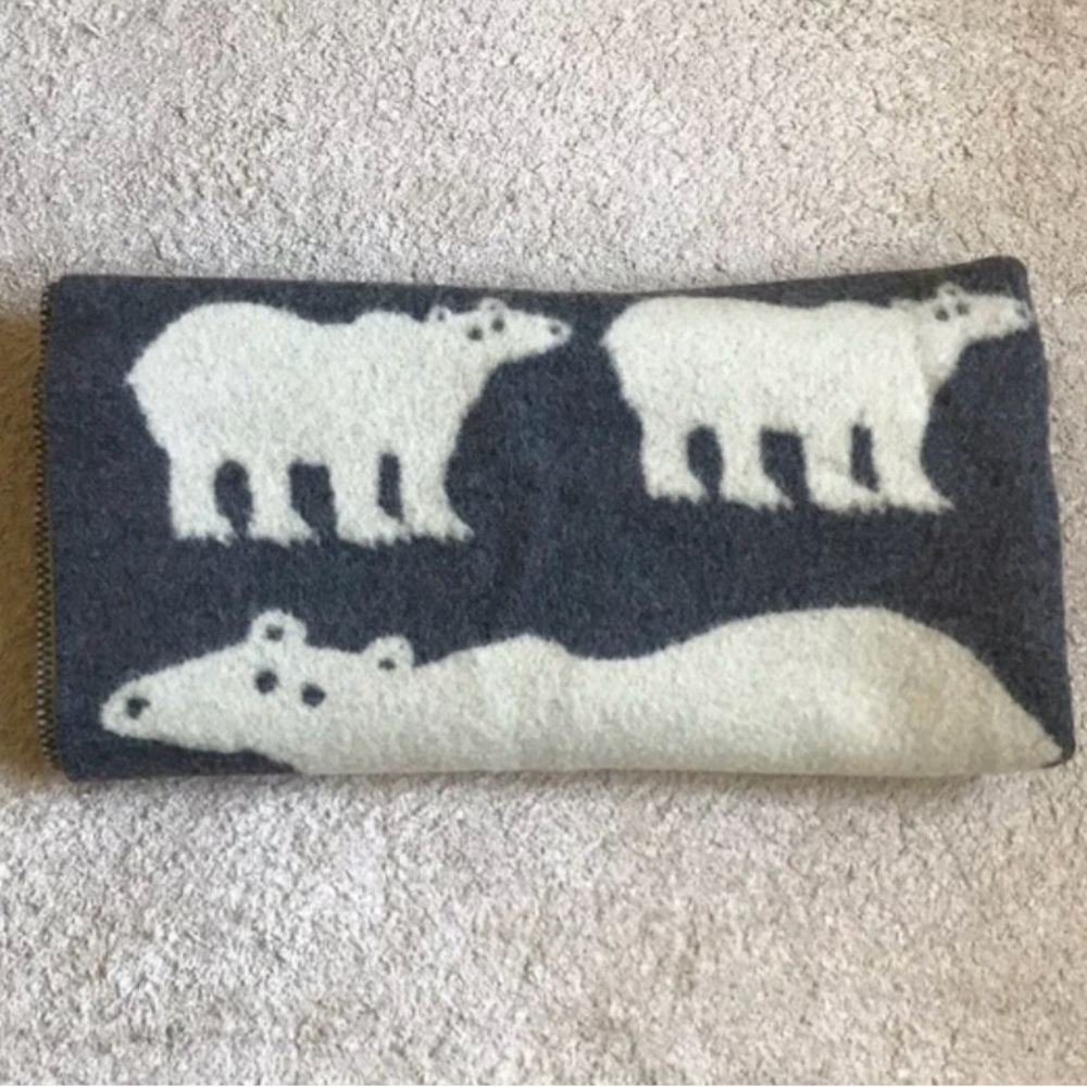Wool bear blanket - Picture 2 of 3